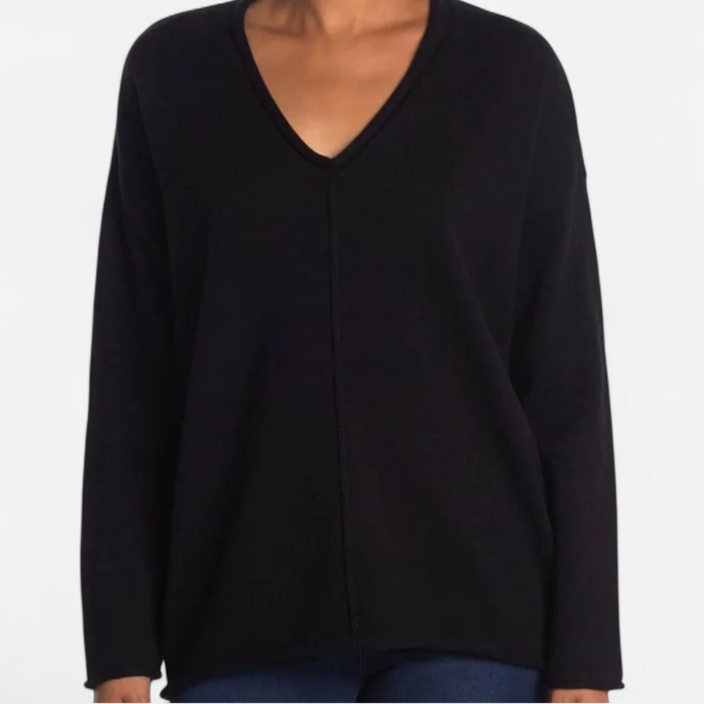 BCBGMAXAZRIA Elegant Black V-Neck Sweater